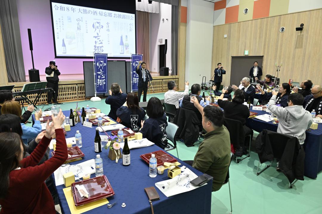 乾杯のあいさつをした新保副町長